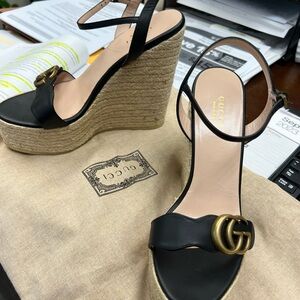 Gucci wedge sandal-blk leather, size 7.5, brand new only wore once